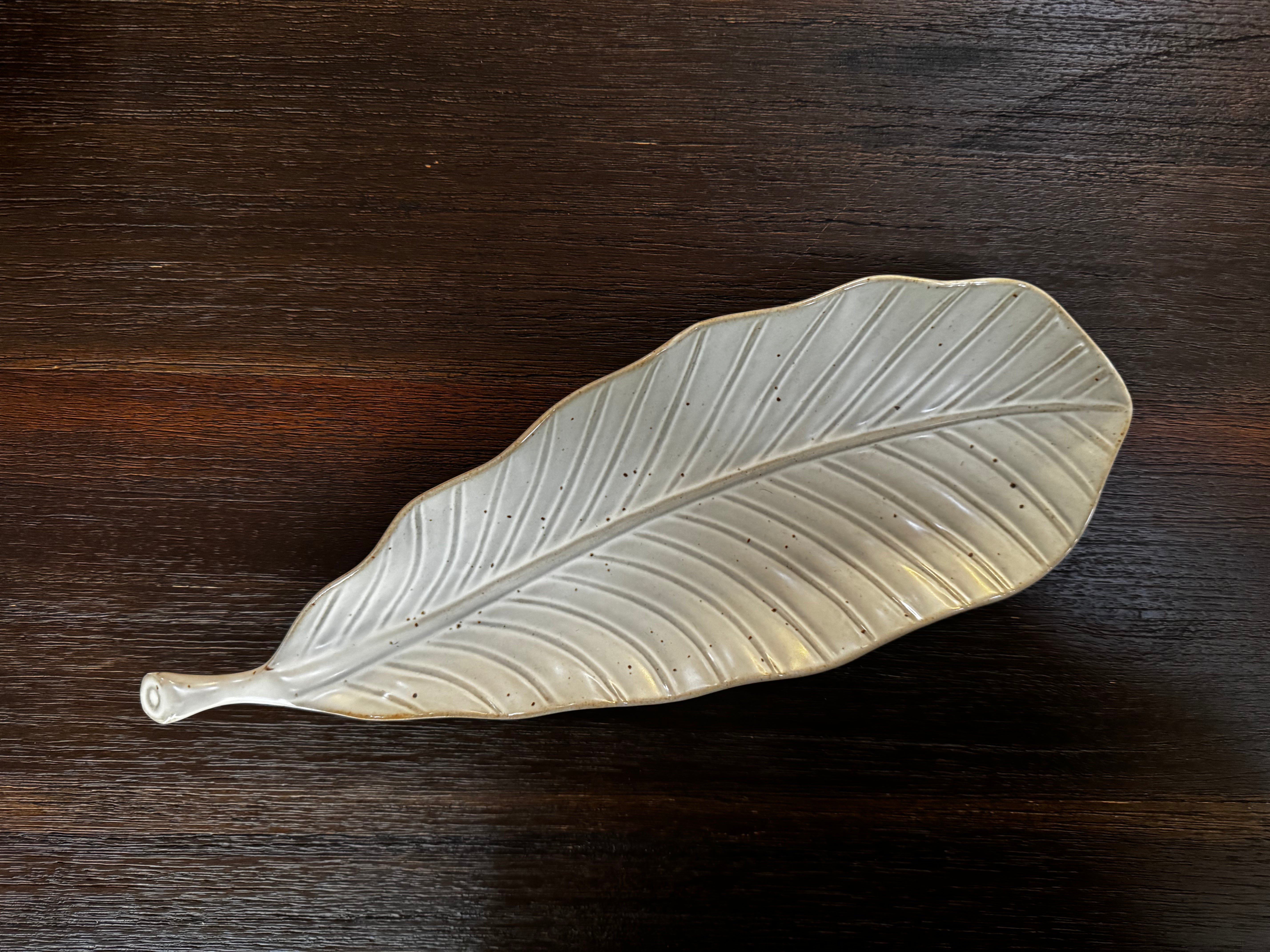 Banana leaf sushi plate