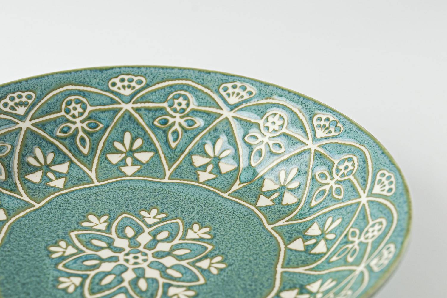 Emerald Elegance: Artisanal Japanese Porcelain Dinner Plate (Green)