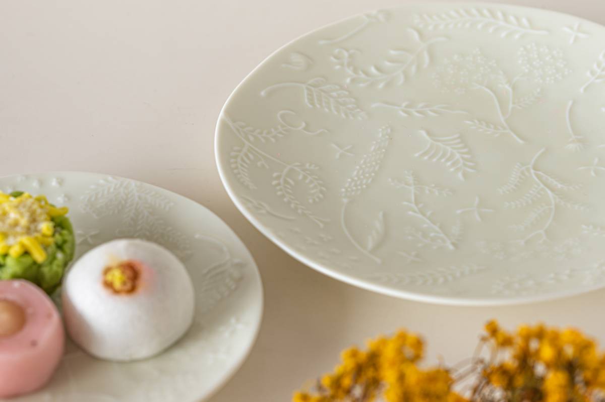 Miyama Float Relief Plate Ivory