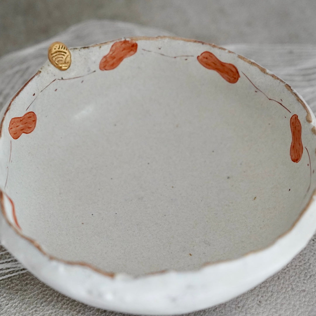 “好事花生” Peanut "Button" Serving Bowl by Jianshibai