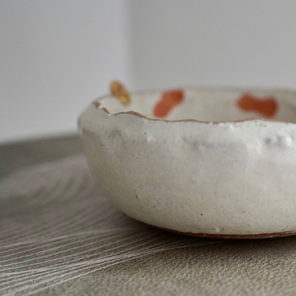 “好事花生” Peanut "Button" Serving Bowl by Jianshibai