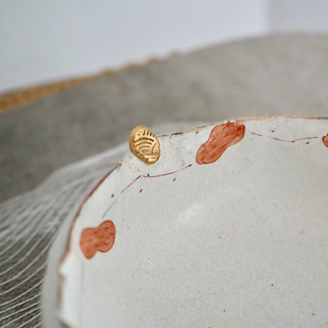 “好事花生” Peanut "Button" Serving Bowl by Jianshibai