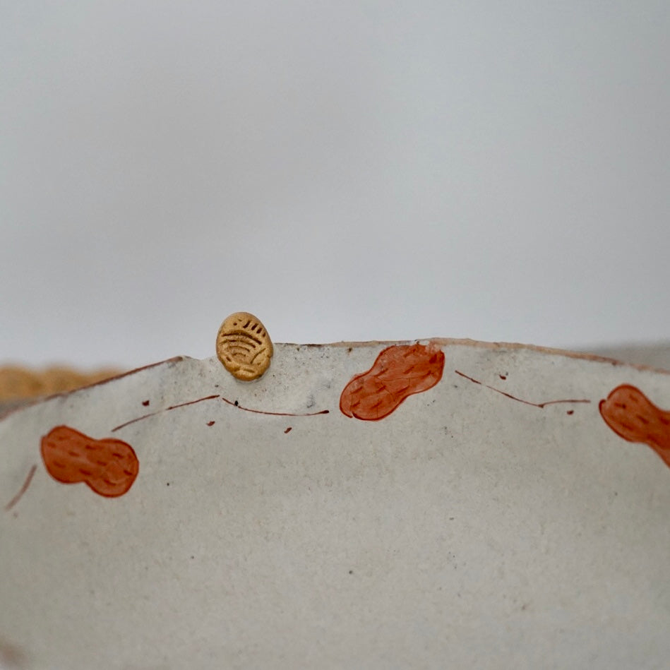 “好事花生” Peanut "Button" Serving Bowl by Jianshibai