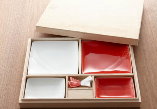 Mizu-hiki set of red and white ware knotted